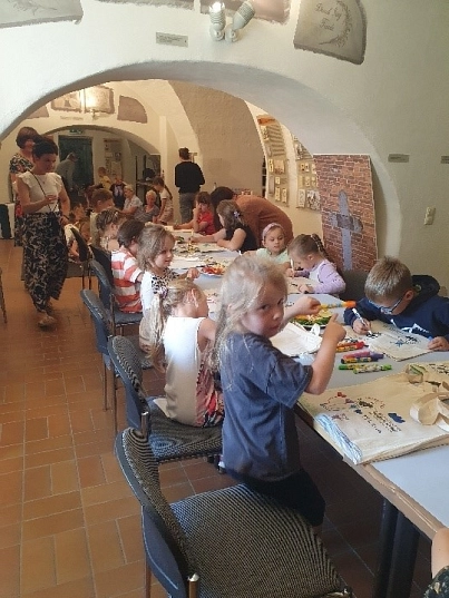 Gestalten von Leinwänden und Beuteln Gestalten von Leinwänden und Beuteln © Amt Stavenhagen