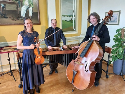 Musikalische Umrahmung der Festveranstaltung durch das Trio „artpassion“ aus Schwerin Musikalische Umrahmung der Festveranstaltung durch das Trio „artpassion“ aus Schwerin © Amt Stavenhagen